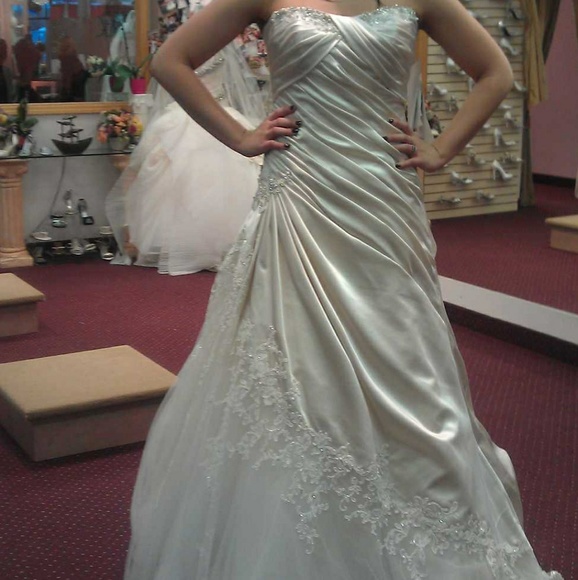 Sophia Tolli bridal gown - Picture 2 of 6